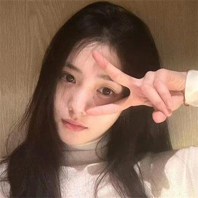 娇憨女郎